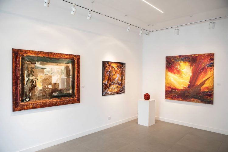 gallery_interior_clean_wall
